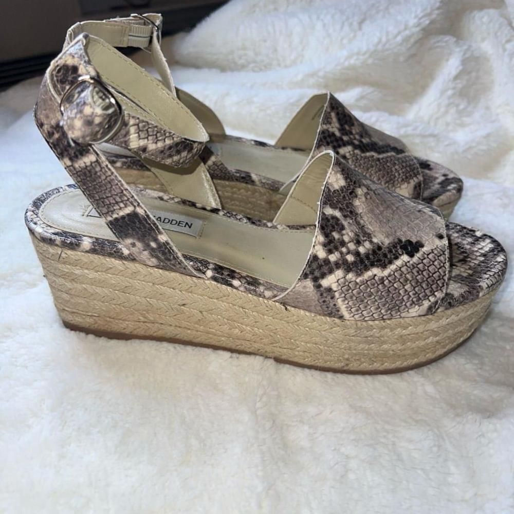 Women's Steve Madden Brown and Black Snakeskin Print Wedge Sandals Size 8 - Picture 2 of 5